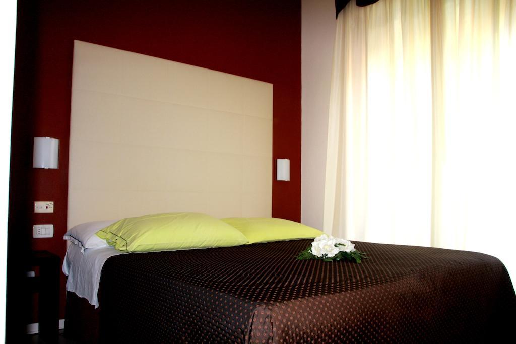Hotel Monica Cervia Kamer foto