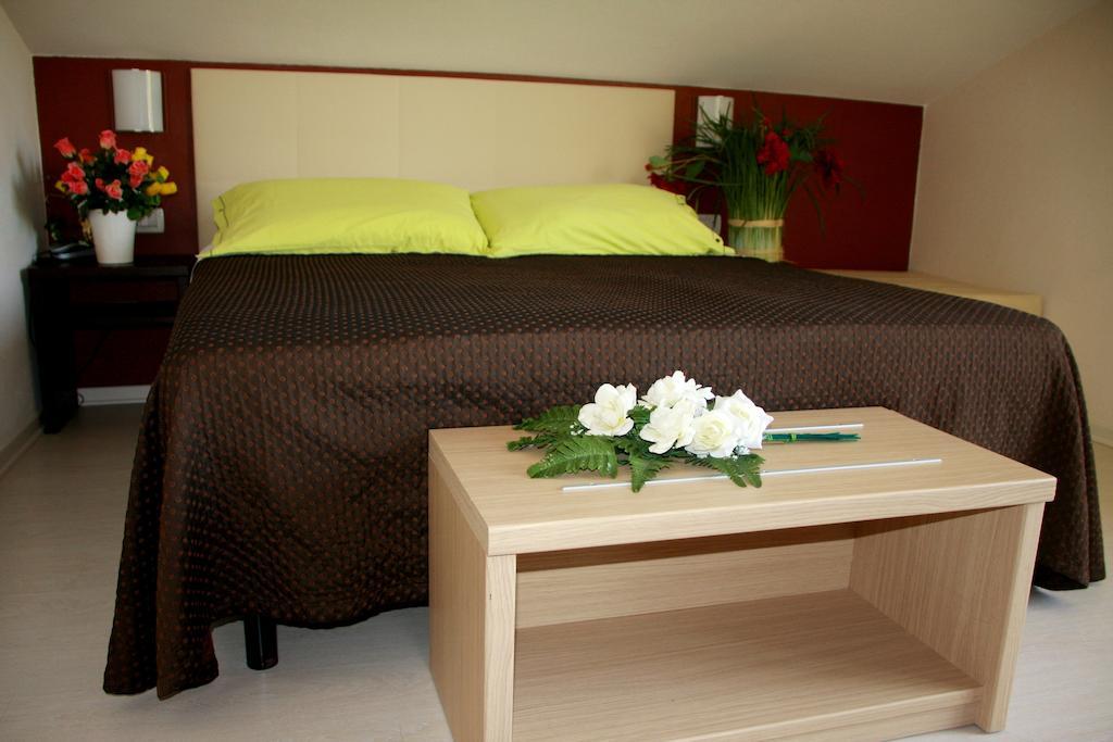 Hotel Monica Cervia Kamer foto