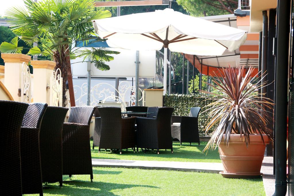 Hotel Monica Cervia Buitenkant foto