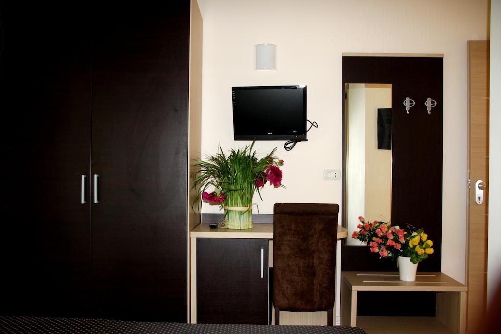 Hotel Monica Cervia Kamer foto